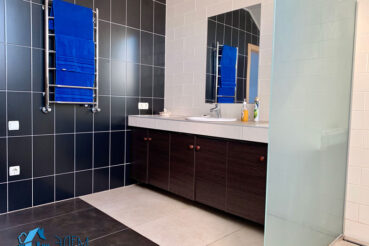 ванная и душевая комната в пансионате эдем